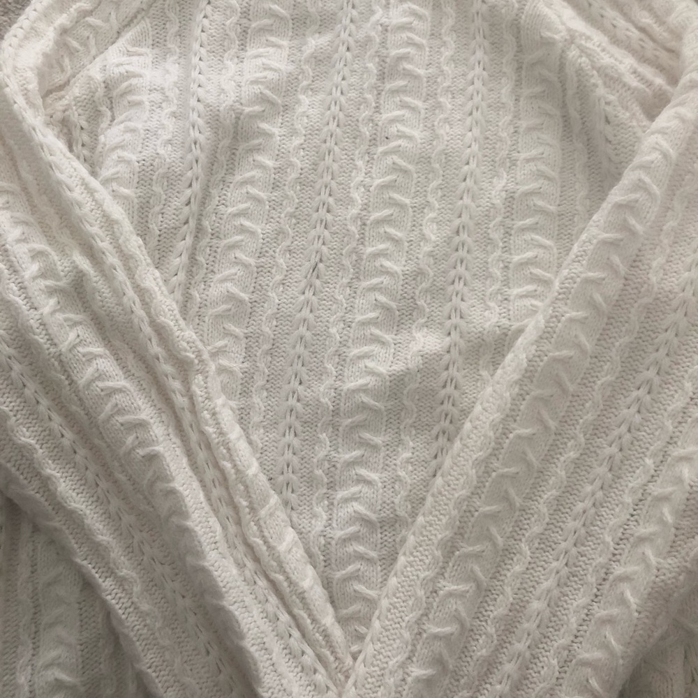 Elegant White Knit Robe